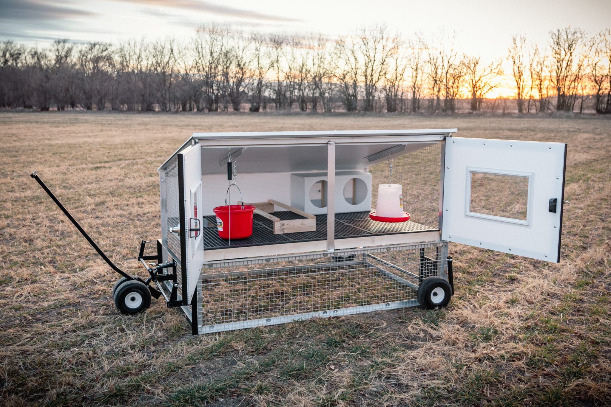The EggCart’n Classic Chicken Tractor Stressfree Lightweight